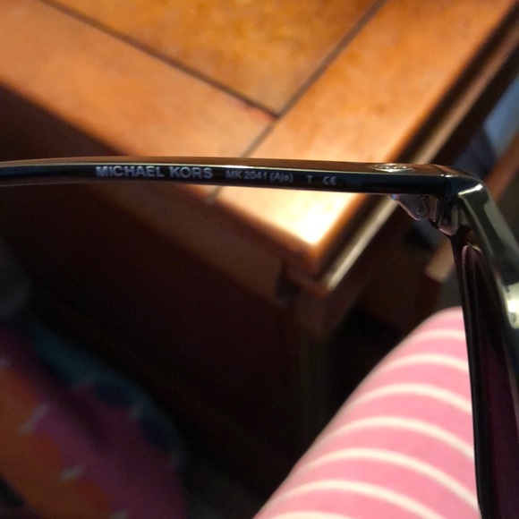 Black Michael Kors sunglasses - Picture 3 of 4